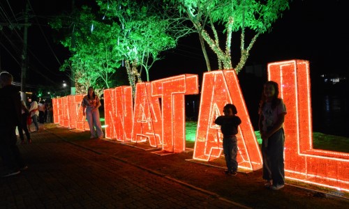 Barra Mansa entra no clima natalino com iluminação e enfeites especiais 